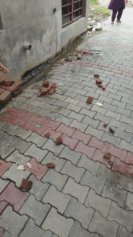 20 rounds of firing and stone pelting in front of police in Fitkari village in 12 hours, six injured including a woman, PAC deployed