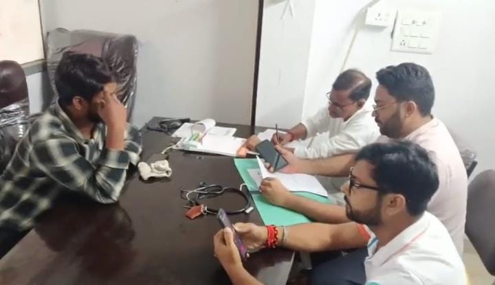 The team raided Itaunja Hospital, doctors and staff ran away