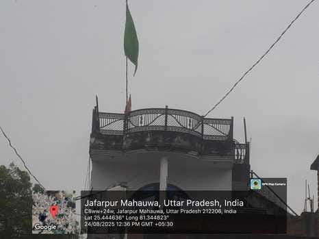 Flag of religious belief raised above the tricolor, Tahrir