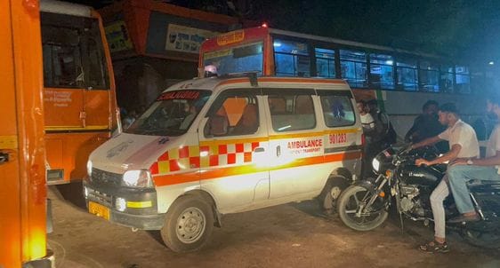 Buses from outside depots are jamming Lavela Chowk at night, ambulance stuck