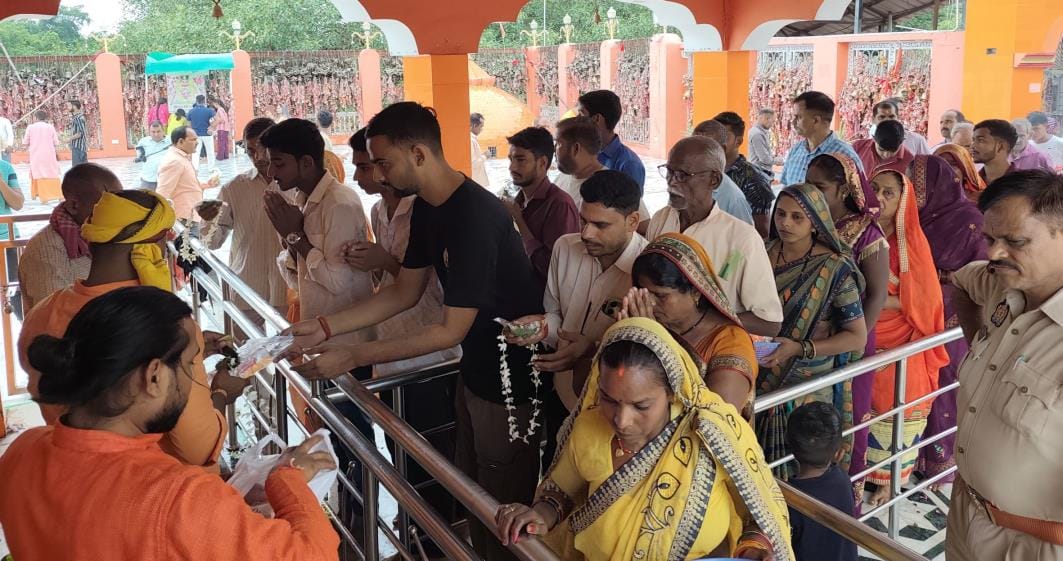 Devotees gathered in Kalikan Dham