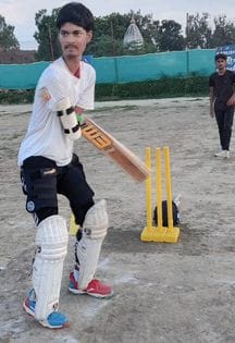 Arsalan is not disappointed due to not having both hands, he is learning cricket on YouTube and hitting fours and sixes