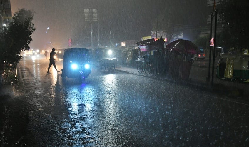 There was no sunshine for the whole day, the temperature dropped by three degrees