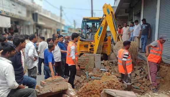 Bulldozers were used again and illegally constructed platforms were demolished