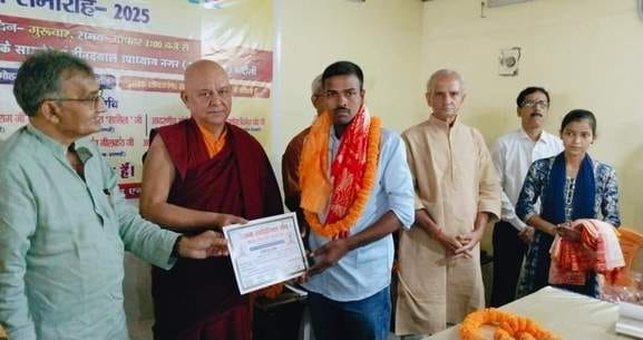 Vivekanand Yadav received Hindi word artist award