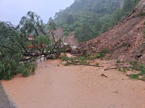 Poni, Jammu poonch, Highway Closed For Hour, Landslide