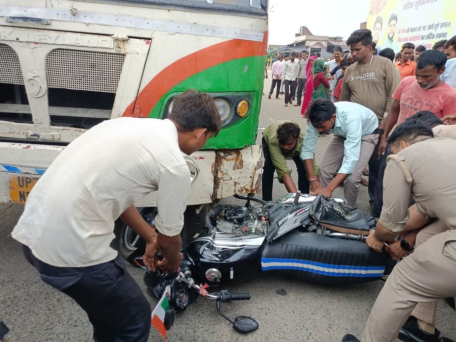 Father dies in a roadways bus accident, two people including son injured