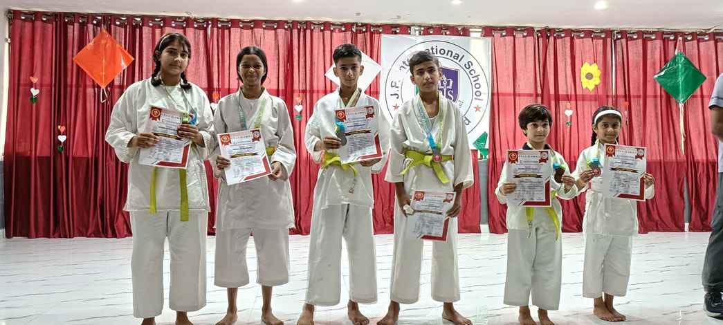 Dev Chaudhary, Mayank, Divya won silver medals in Karate Championship