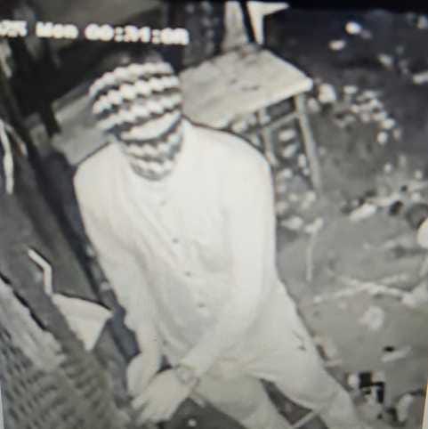 In Kunda Bazaar, a masked man broke the locks of 8 shops in 15 minutes and stole goods worth 2 lakhs