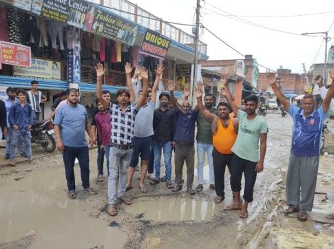 Traders protested when there was waterlogging on the road