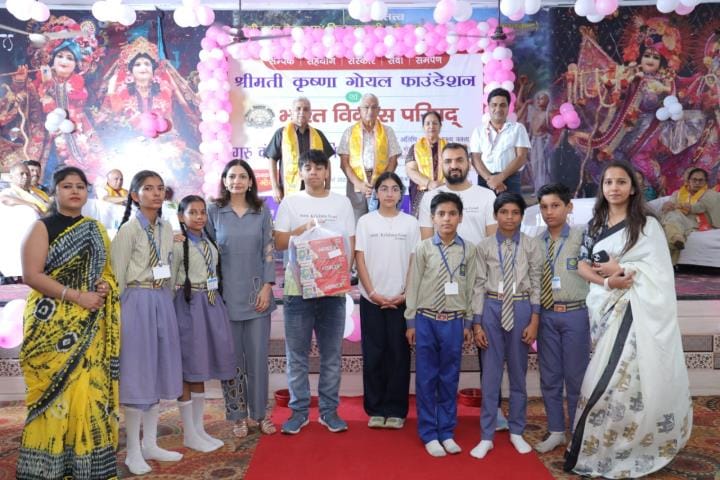 Teachers and students were honored in Ladwa