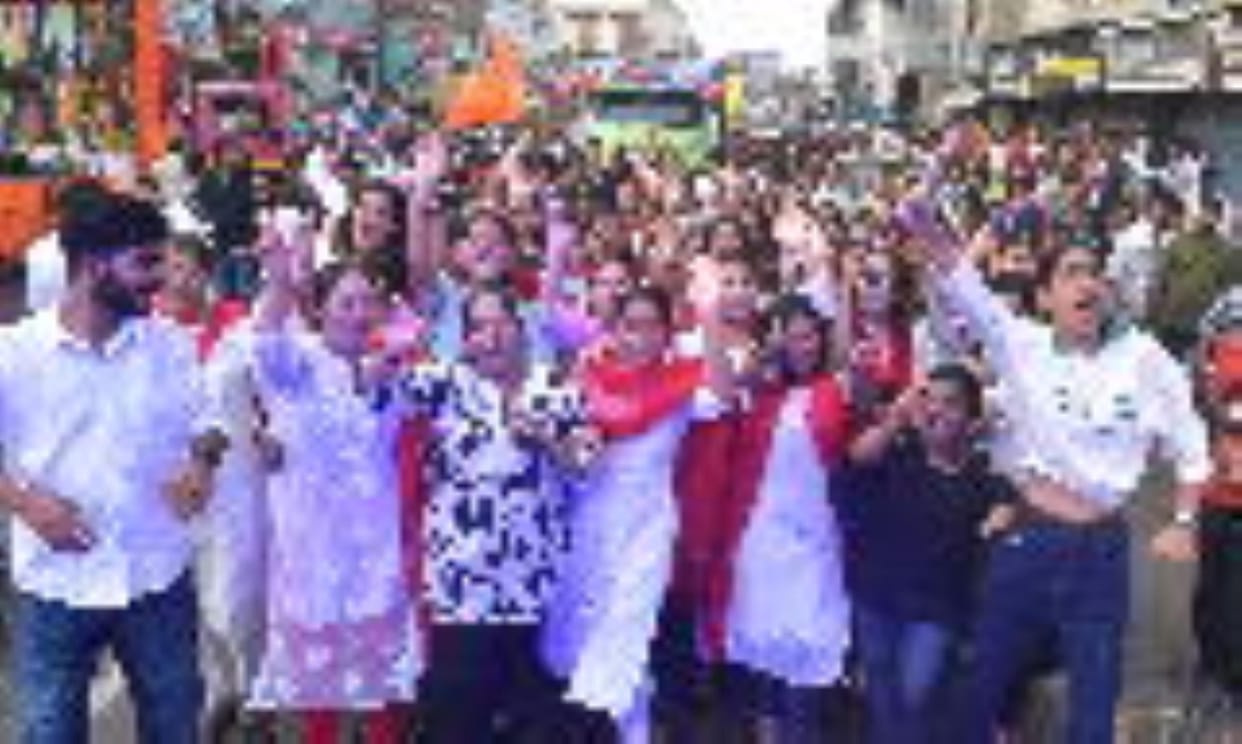 Gorakhpur News: Procession of Lord Jhulelal taken out, devotees danced on dandiya