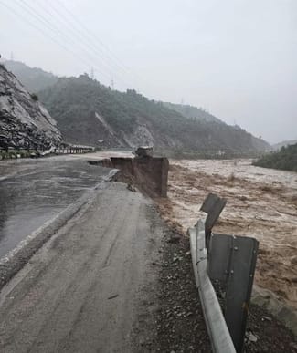 Udhampur, National Highway, LandSlide, Traffic Effected
