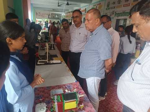 Students gave the message of environmental protection by making a project on waste management