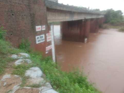 Torrential rains disrupt life, waterlogging on roads