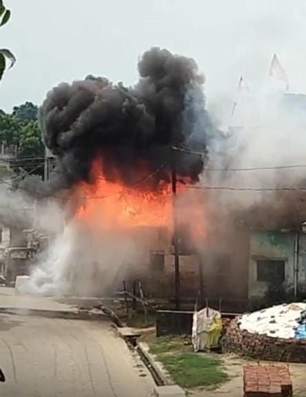 Fire broke out in transformer, people screamed seeing the flames