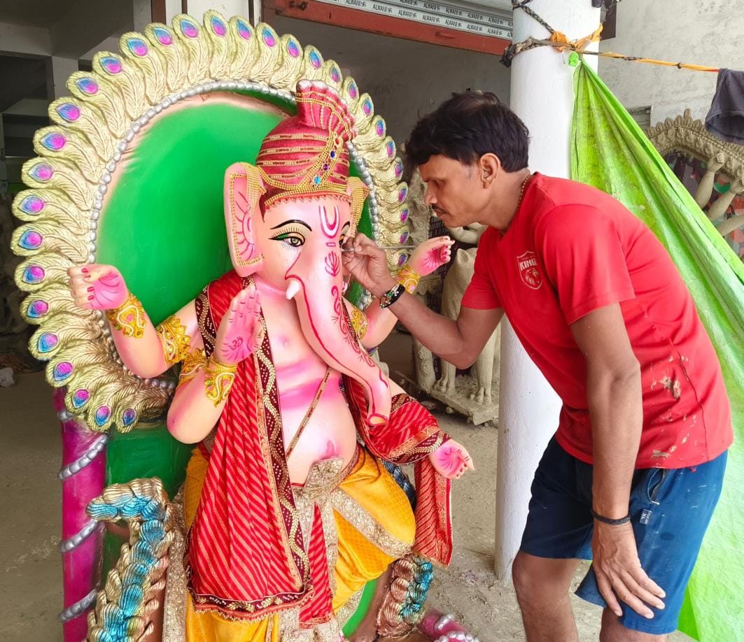 Ganpati Bappa will be seated in the pandals today