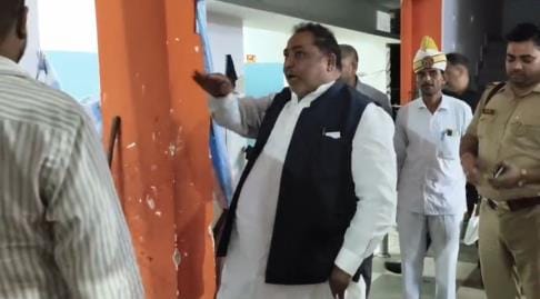 Transport minister got angry after seeing the dirt at the bus stand