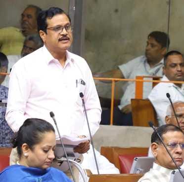 The issue of errors in crop compensation to farmers was raised in the assembly