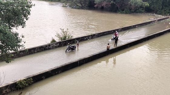 Floods hit Pathar's houses