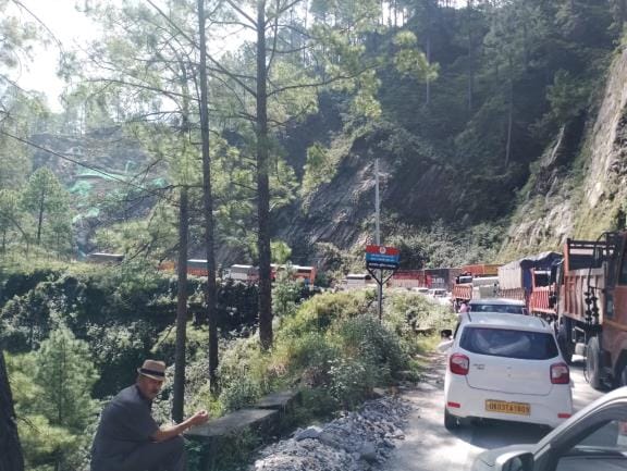 There is a jam on NH for hours, long queue of vehicles