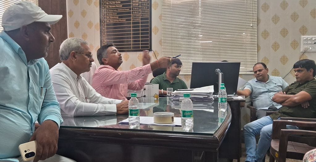 As soon as the House meeting began, the councillors started listing their problems