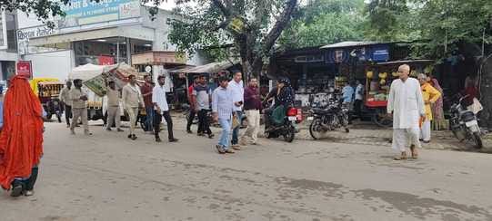 Challans issued to 6 shopkeepers for encroachment