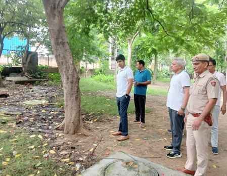 DC went out on foot in the morning to check the cleanliness system