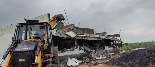 12 residential rooms built illegally on 420 square meters were demolished