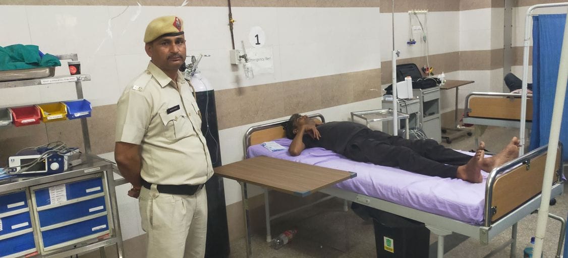 Miscreants shot an auto driver in Kotia village