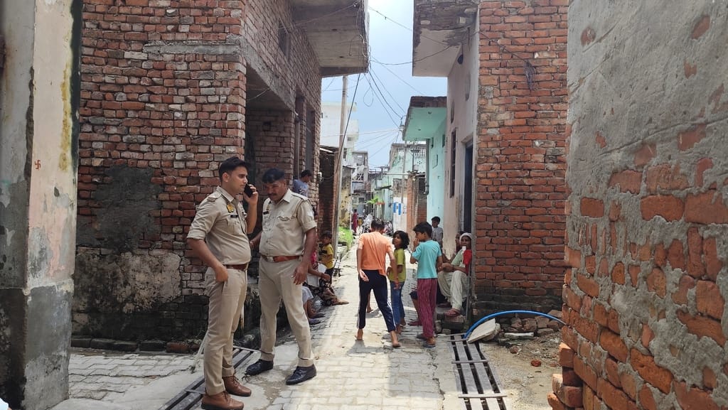 Stone pelting and firing in Fitkari: Houses locked, accused absconding, PAC force deployed in the village