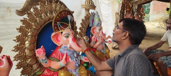 Today, Vignaharta will be seated in the pandals