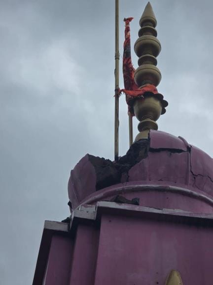 Lightning struck the dome of the temple in village Naurangabad, equipment in nearby houses got burnt
