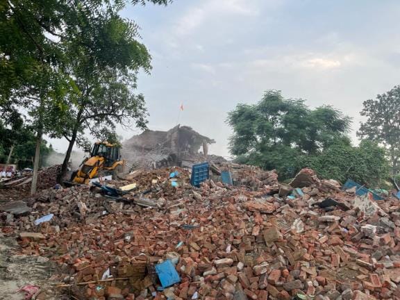 The house is empty, the administration has started the demolition process