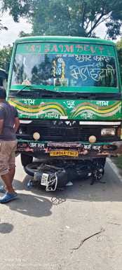 Bike got stuck under the bus, three in critical condition