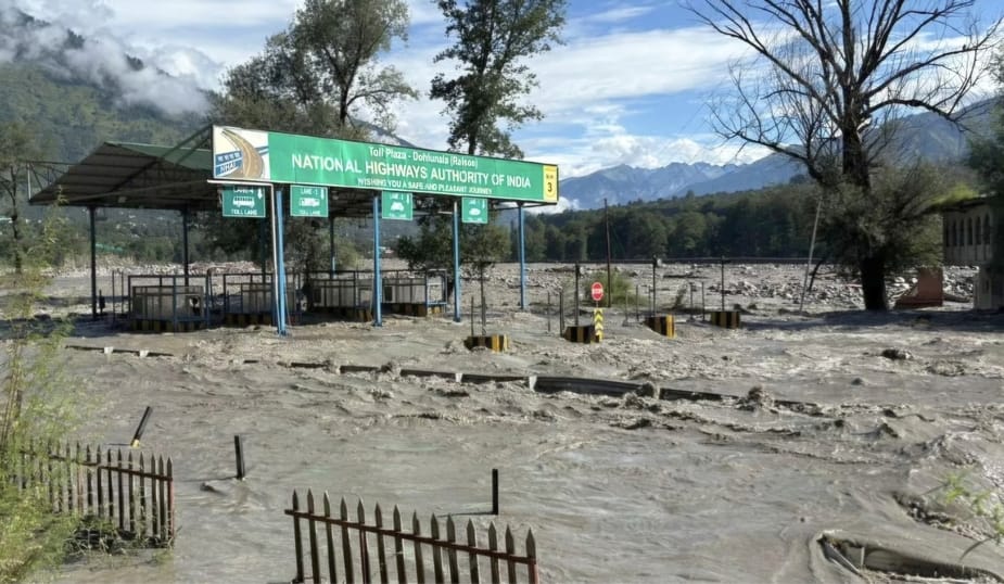 47 in Kullu, 25 in Manali, wheels stopped on the roads