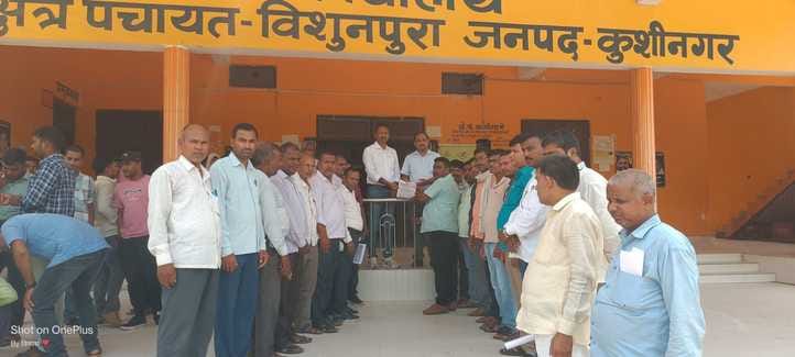 Employment servants and Panchayat assistants boycotted the crop survey training