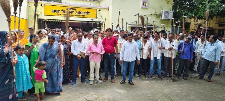 Sanitation workers created a ruckus accusing BDO of indecency