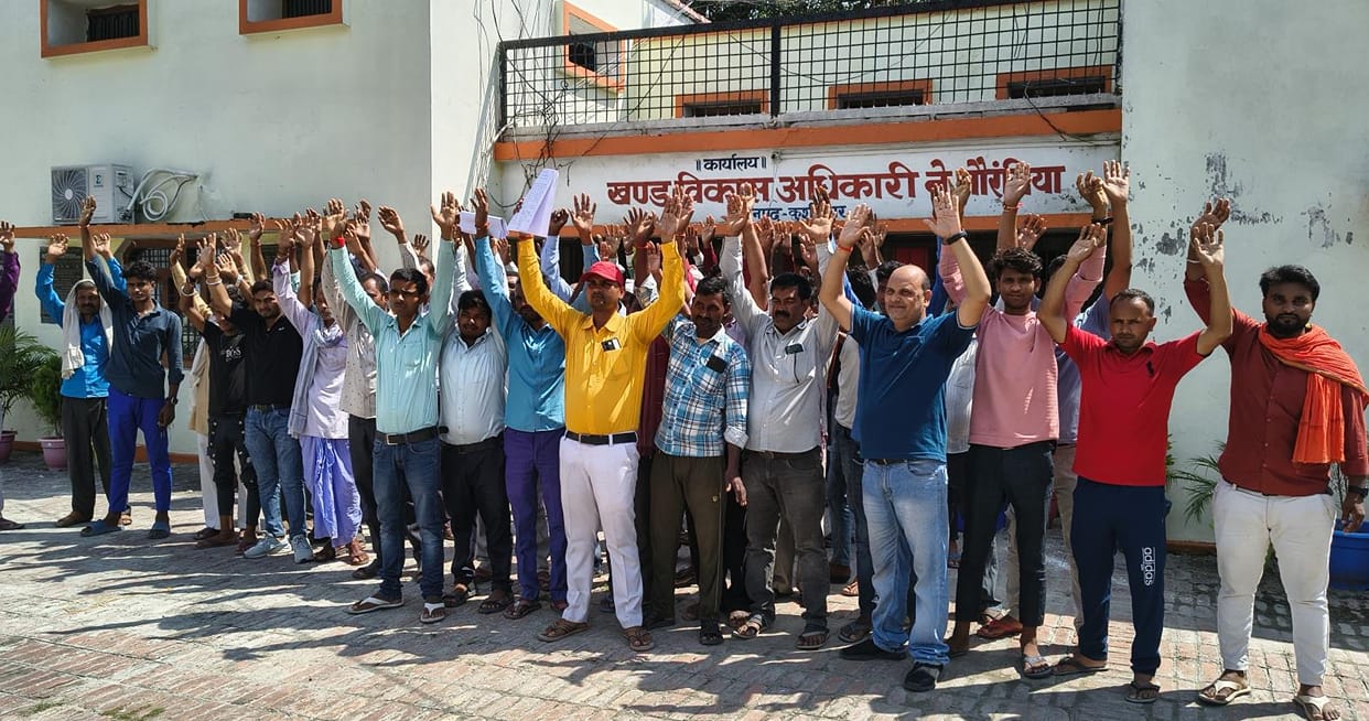 The ration dealer did not receive the certificate after voting, villagers protested