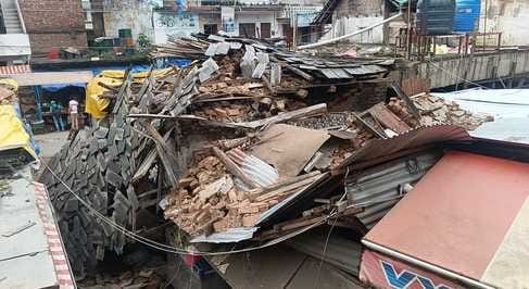A dilapidated house collapsed on the glass street