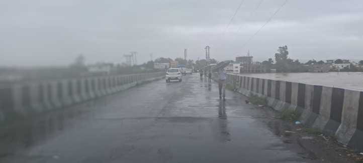 Balol river in spate, movement of heavy vehicles on the bridge stopped