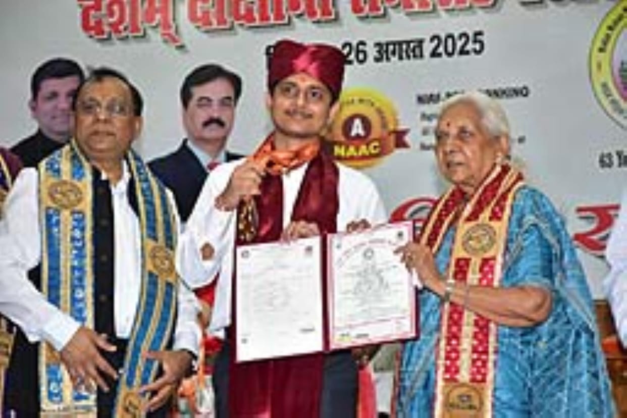 Gorakhpur News: Universities should build AI technology labs in villages