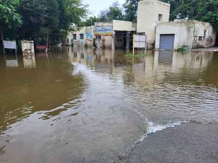 Waterlogging is increasing in Barara, water entered the municipal office