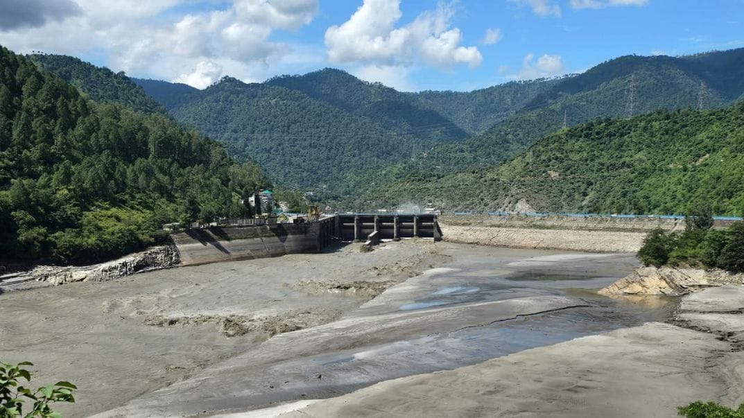 Flushing started in Pandoh dam, 70 thousand cusecs of water released