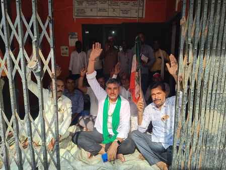 Indefinite strike against black marketing of urea ends on assurance