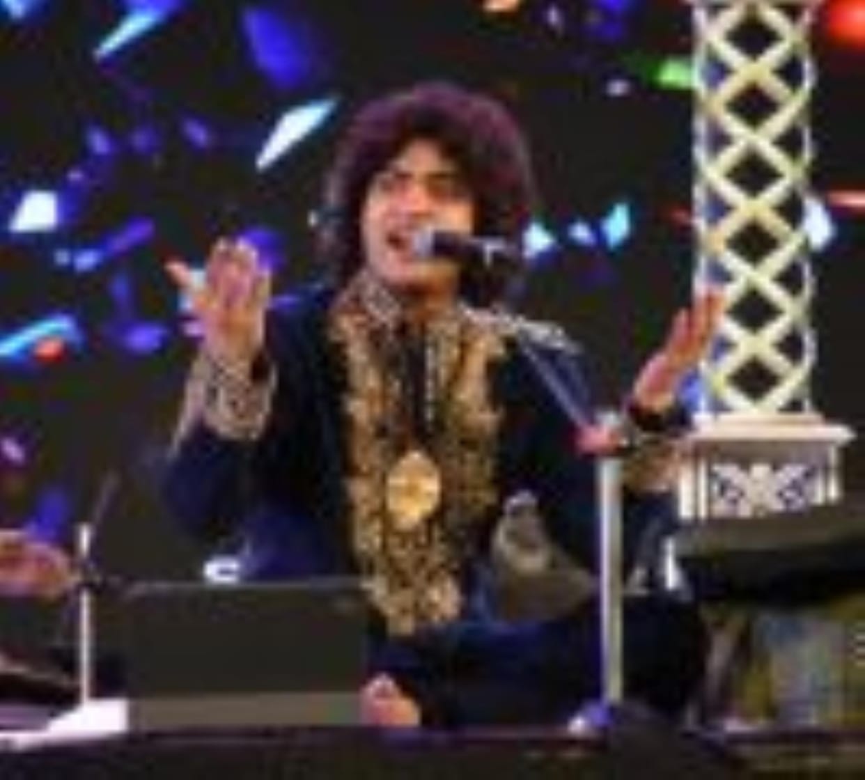 Audience danced to the Sufiana Qawwali of Raees Anees Sabri