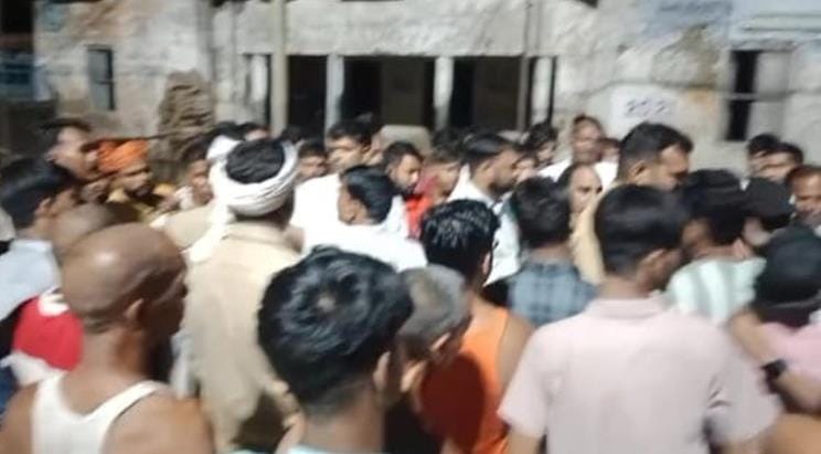 Dispute during Ganesh idol procession, villagers sit on dharna