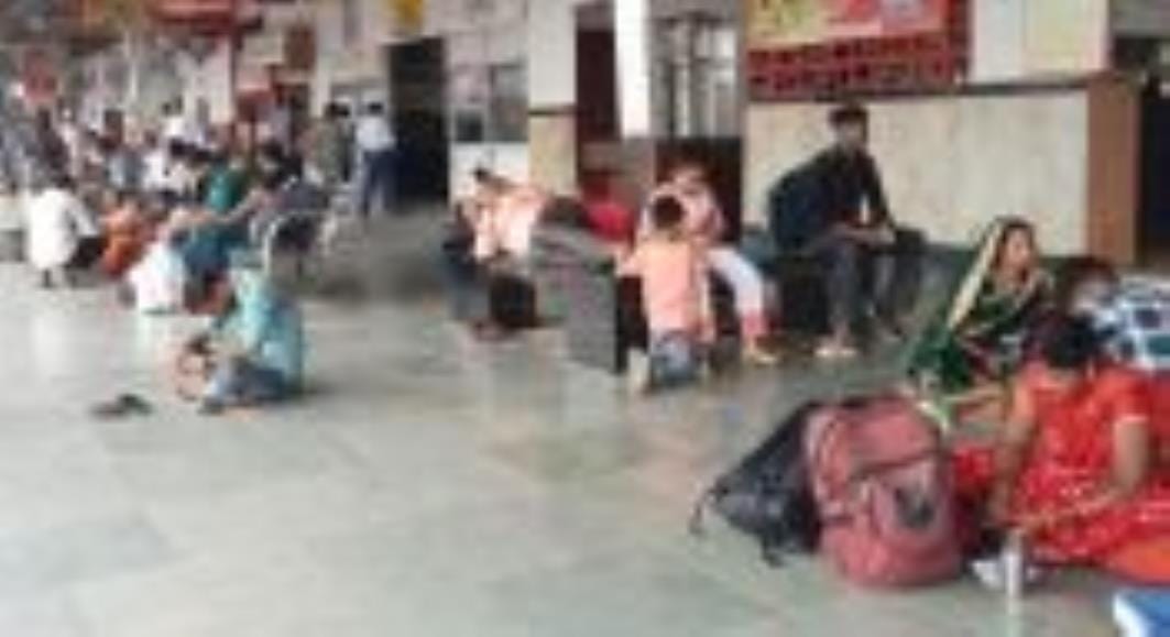 Bareilly Express arrived two and a half hours late