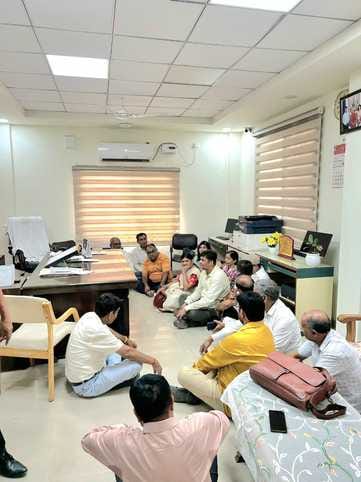 Teachers create ruckus in Pro-VC office over rigging in Moota elections