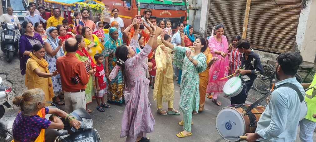 Vighnaharta is present in every house, cheers of Bappa resonate